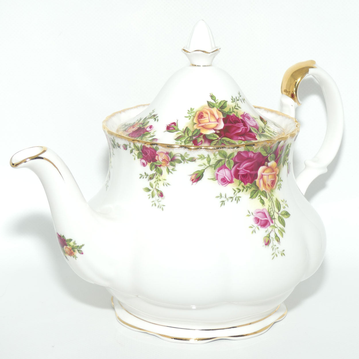Royal Albert Bone China England Old Country Roses tea pot | 1250ml | ©1962 backstamp