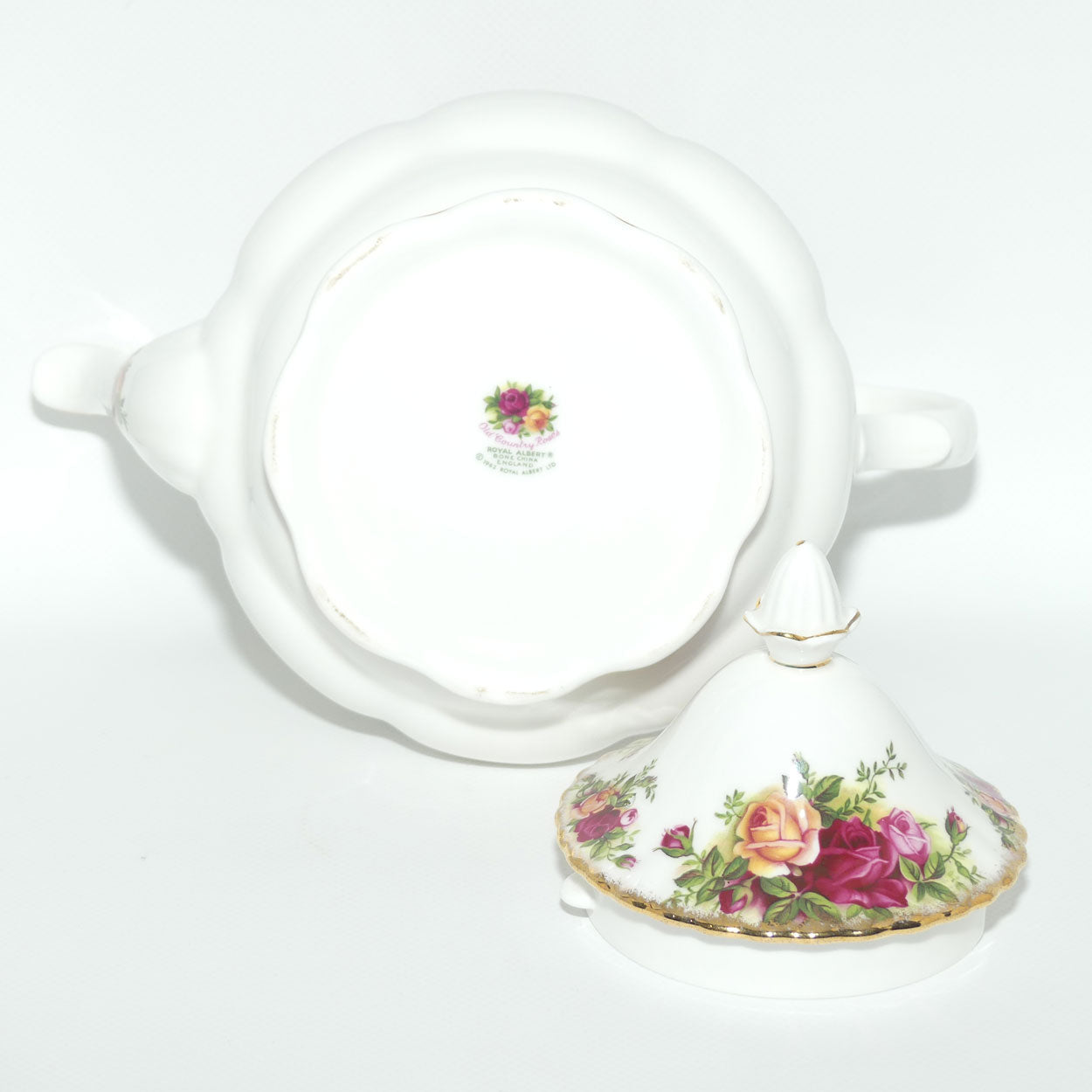 Royal Albert Bone China England Old Country Roses tea pot | 1250ml | ©1962 backstamp