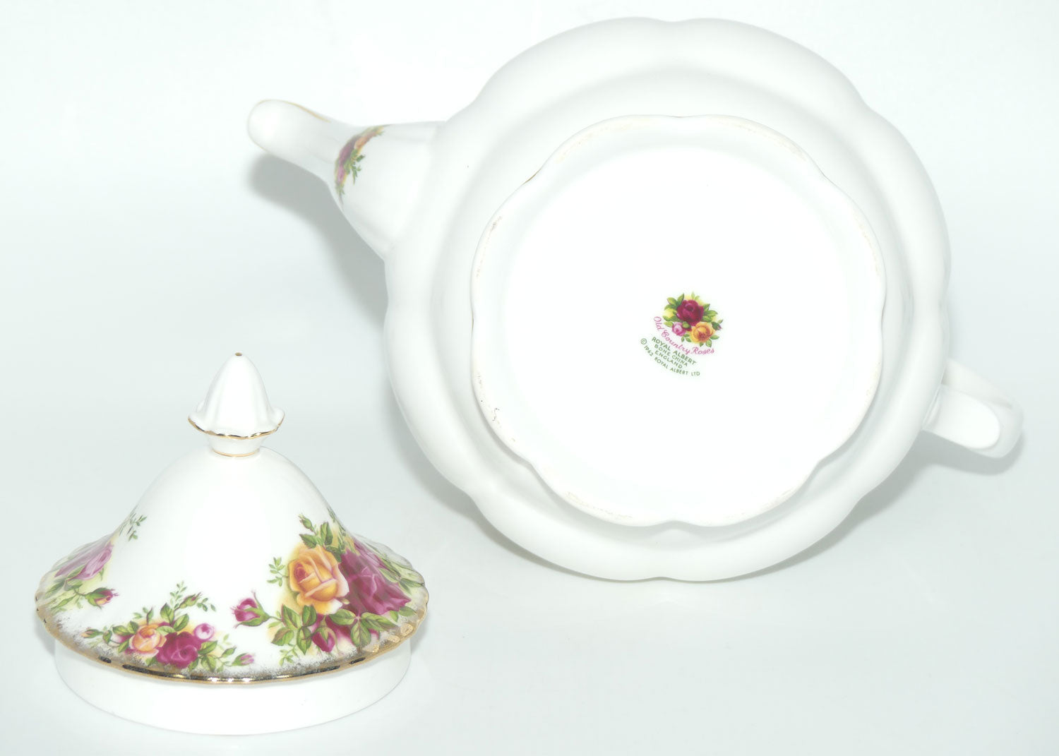 Royal Albert Bone China England Old Country Roses tea pot | 1250ml | ©1962 backstamp | #2