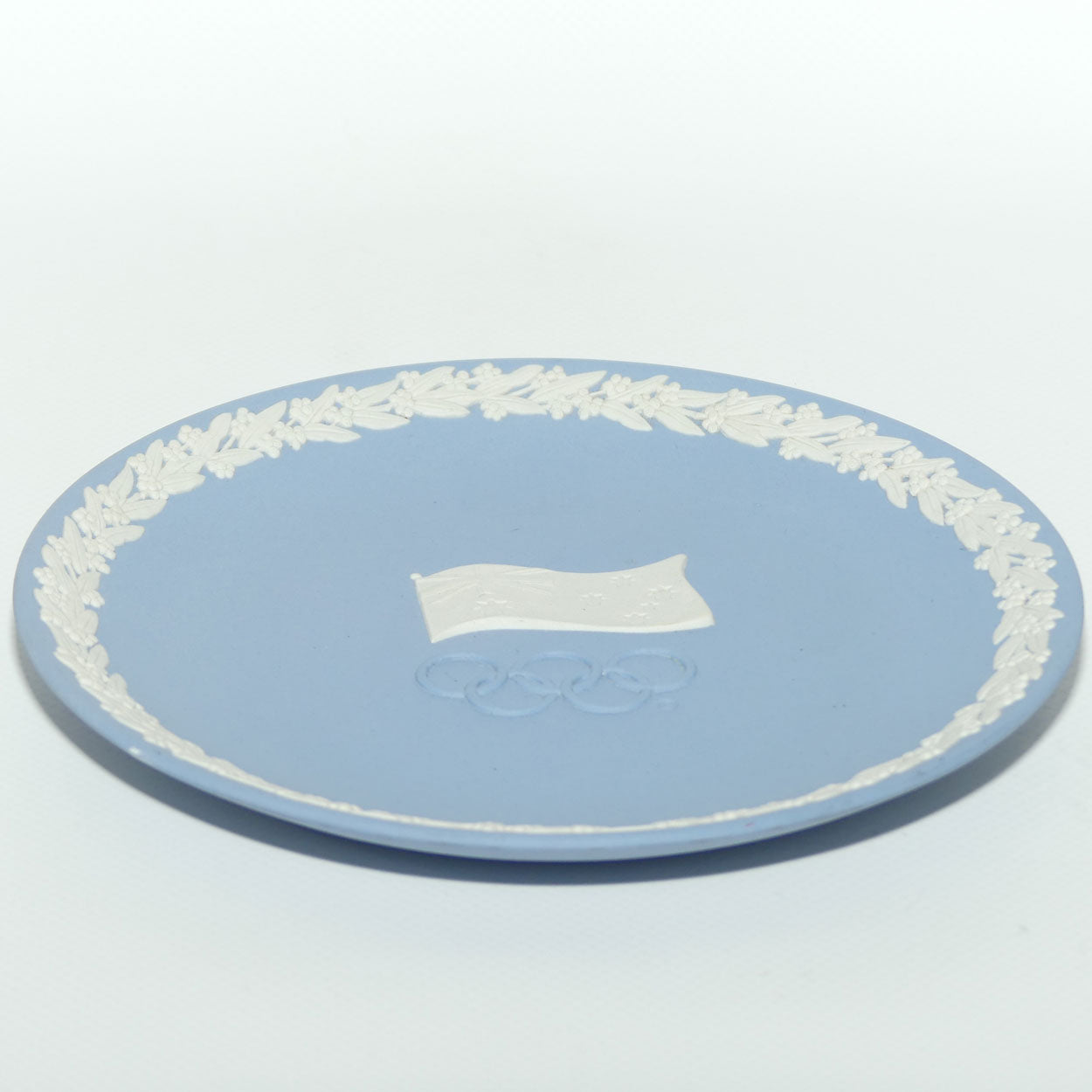 Wedgwood White on Pale Blue jasper plate | Sydney 2000 | Australian Pride The Olympic Tradition plate | 17cm
