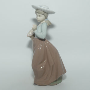 Nao by Lladro figure Out for a Stroll #1087