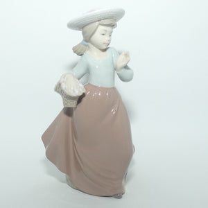 Nao by Lladro figure Out for a Stroll #1087