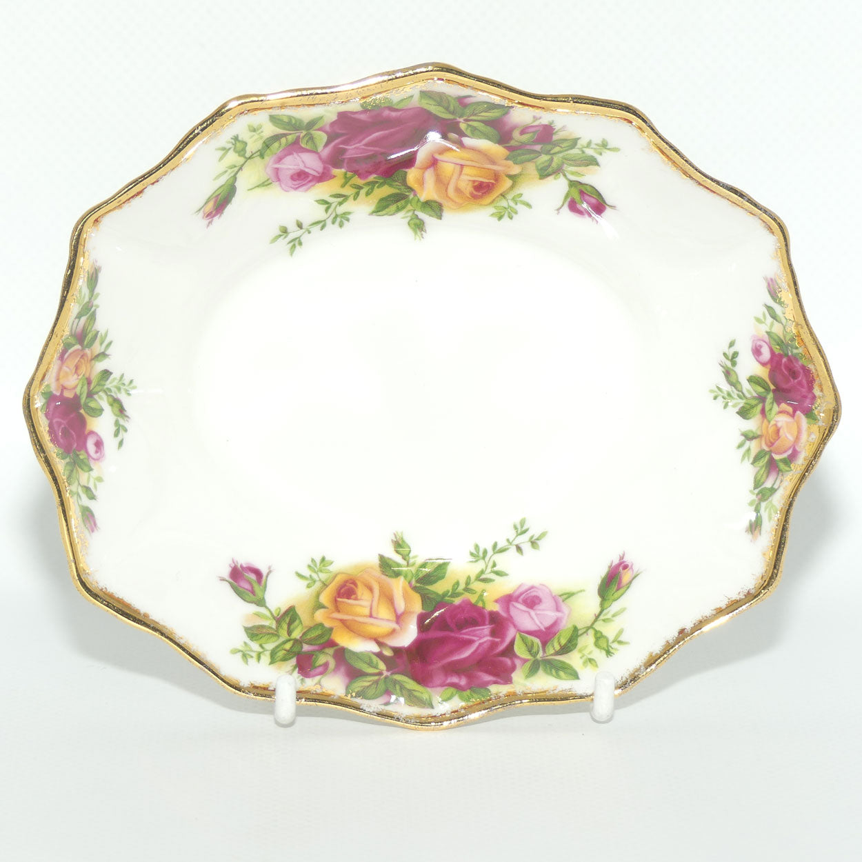 Royal Albert Bone China England Old Country Roses oval fancy dish | © 1962 Royal Albert Ltd backstamp | #1