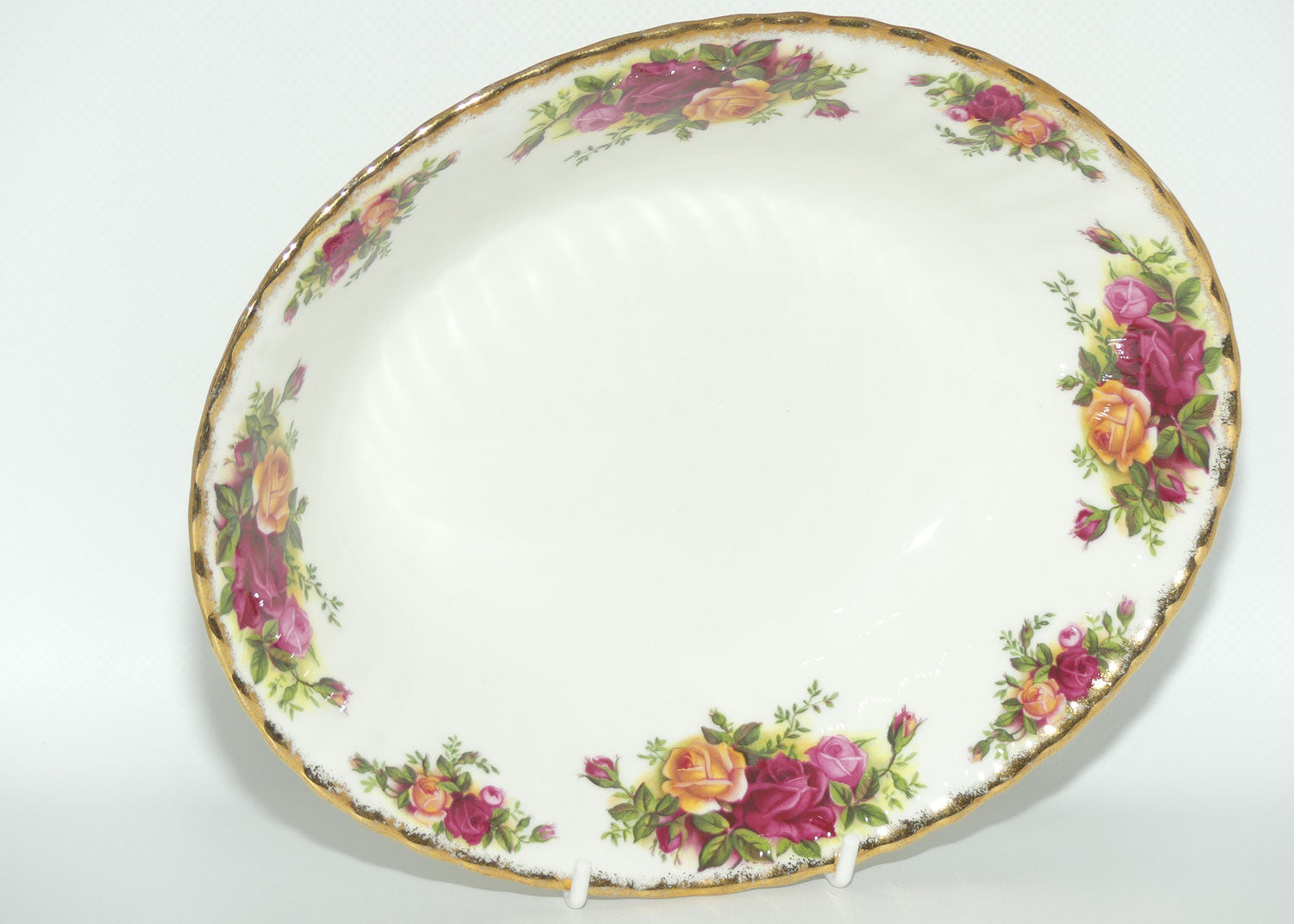 Royal Albert Bone China England Old Country Roses oval vegetable bowl | 19cms wide | early stamp