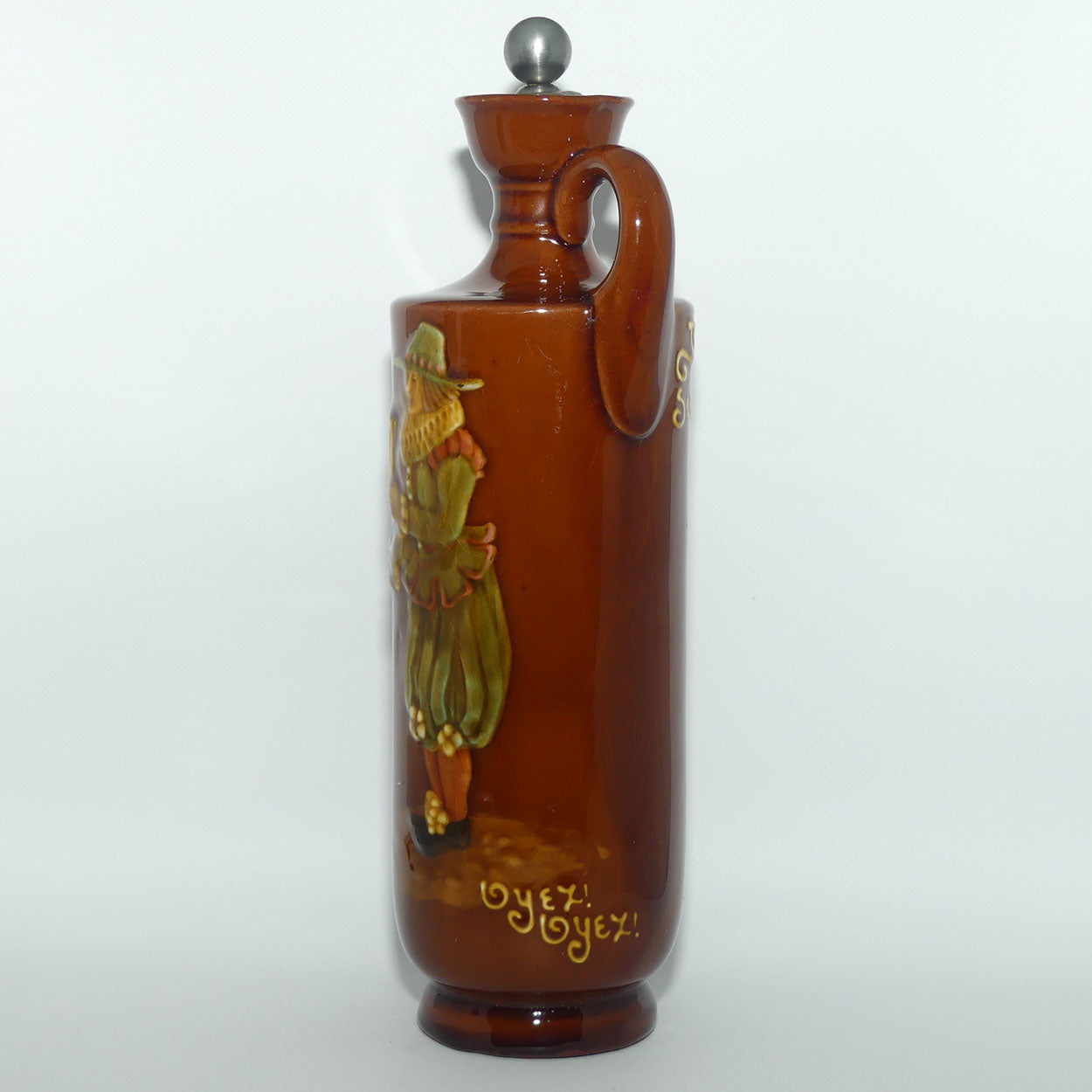 Royal Doulton Kingsware Oyez Oyez flask | + stopper | Dewars Scotch Whisky