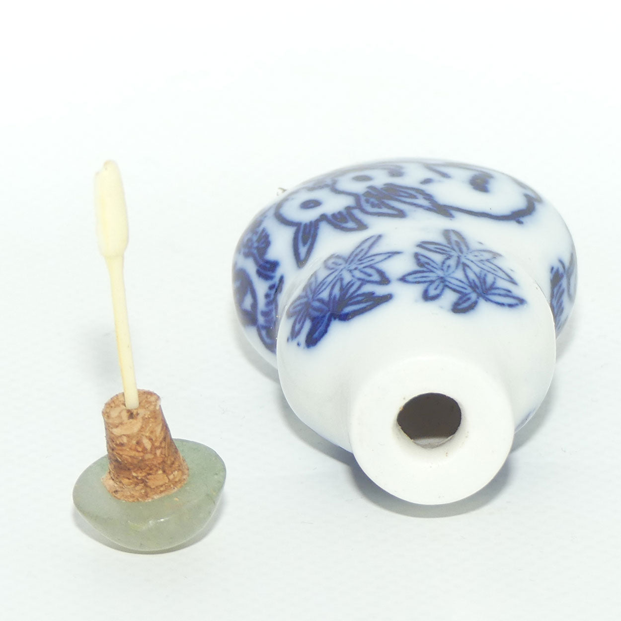 Chinese snuff bottle with greenstone stopper | Pair of Rabbits