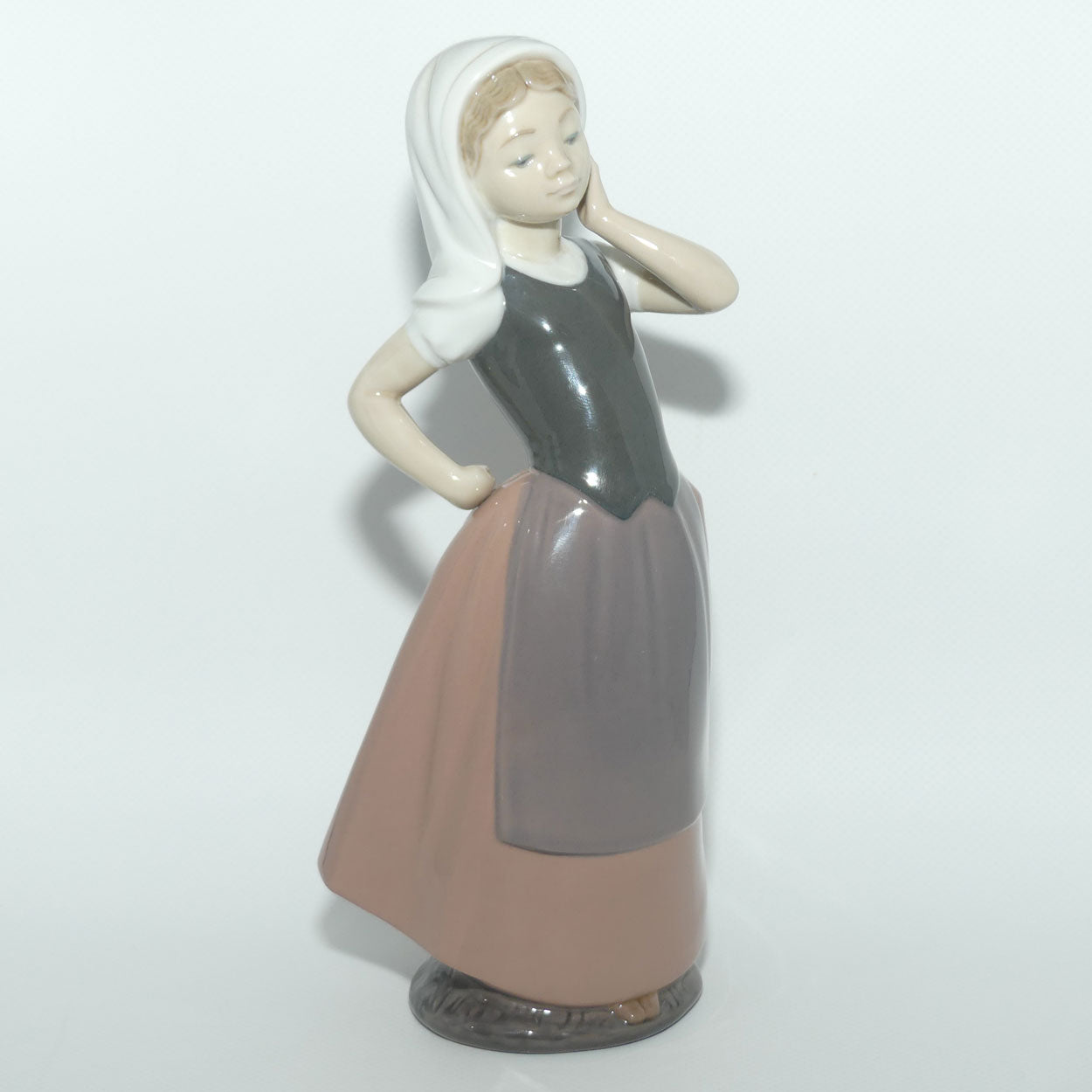 Nao by Lladro figure Farmer's Girl | Peasant Girl