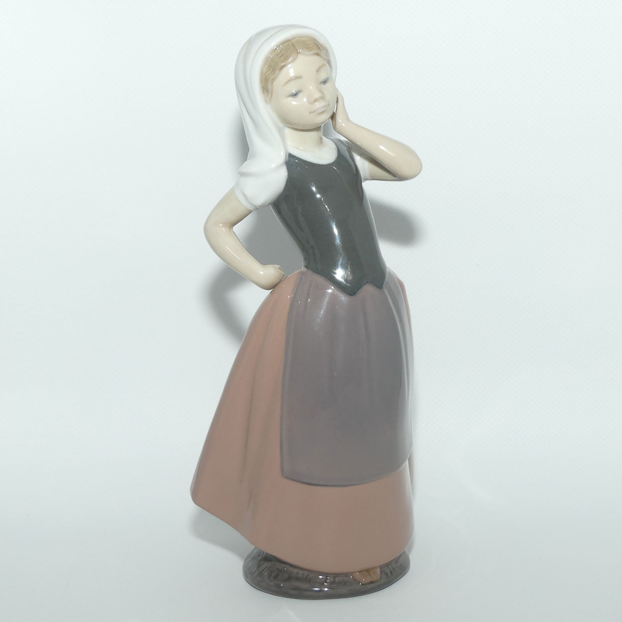 Nao by Lladro figure Farmer's Girl | Peasant Girl