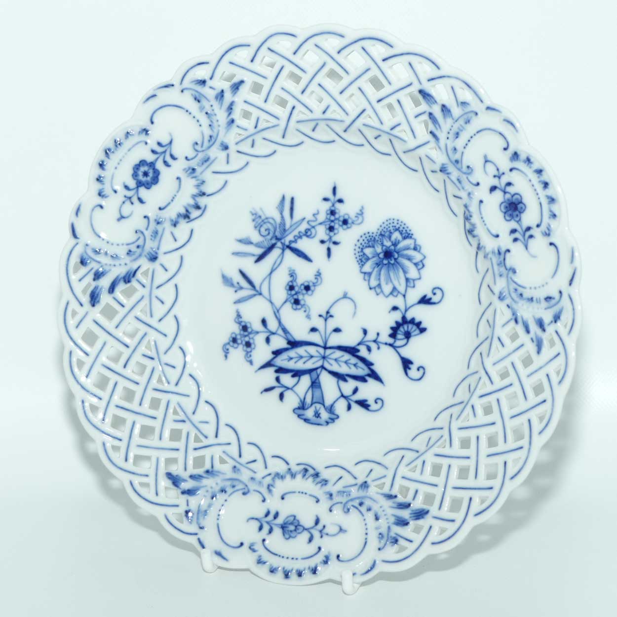 Meissen Blue Onion | Zwiebelmuster pierced gallery plate #1 | 18.7cms diam