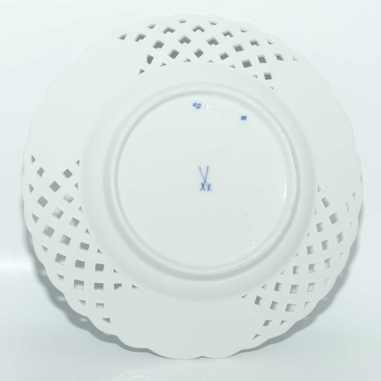 Meissen Blue Onion | Zwiebelmuster pierced gallery plate #1 | 18.7cms diam