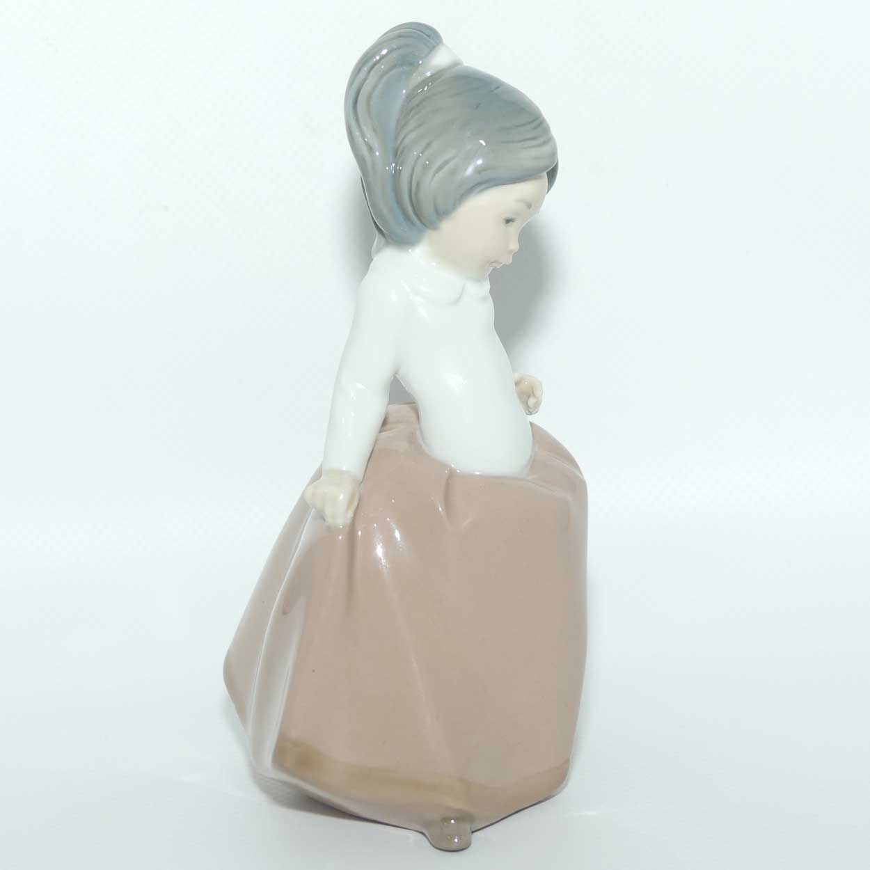 Nao by Lladro figure Girl holding Dress Up