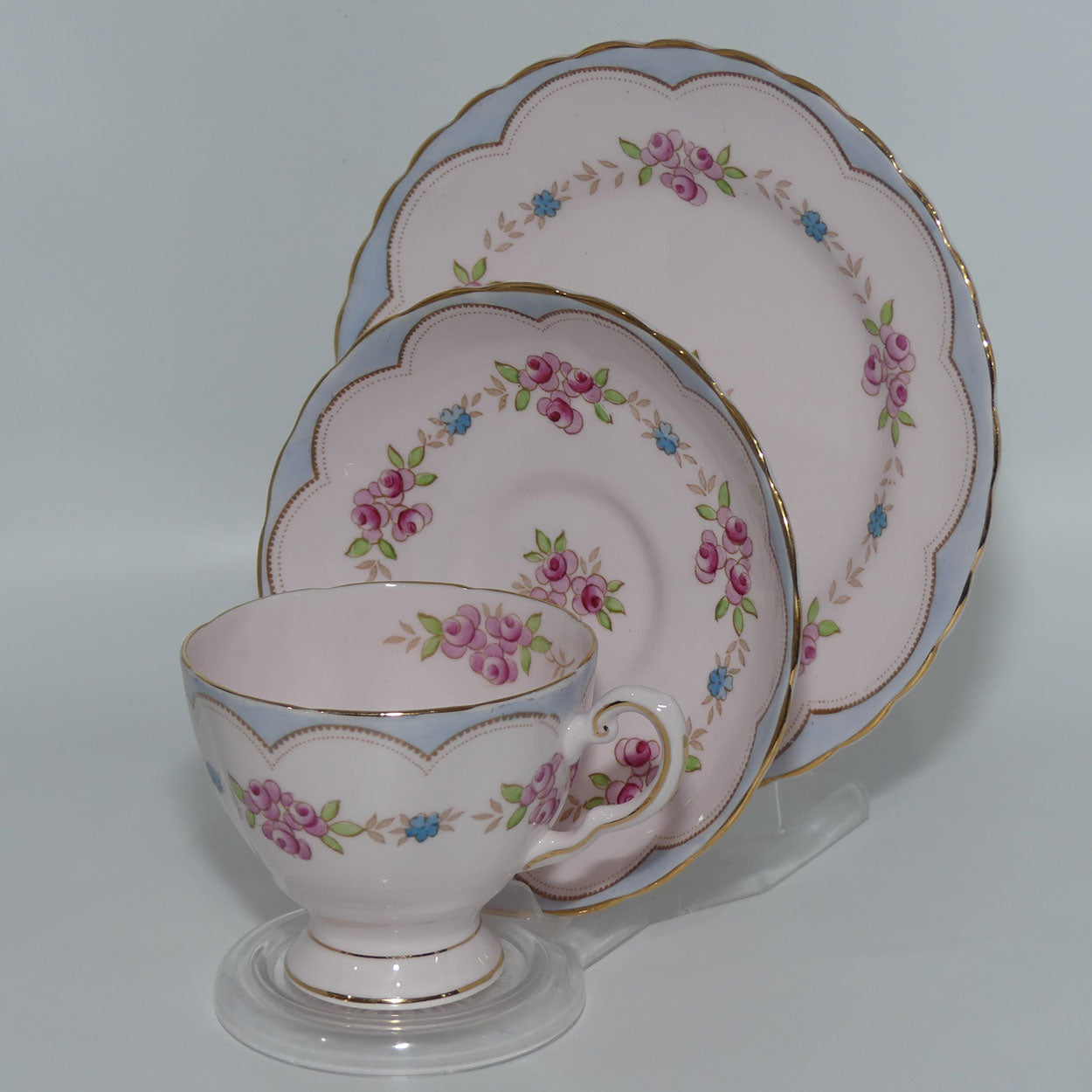 Tuscan Fine English Bone China Pretty Pink Rosebuds trio | Blue trim | large plate