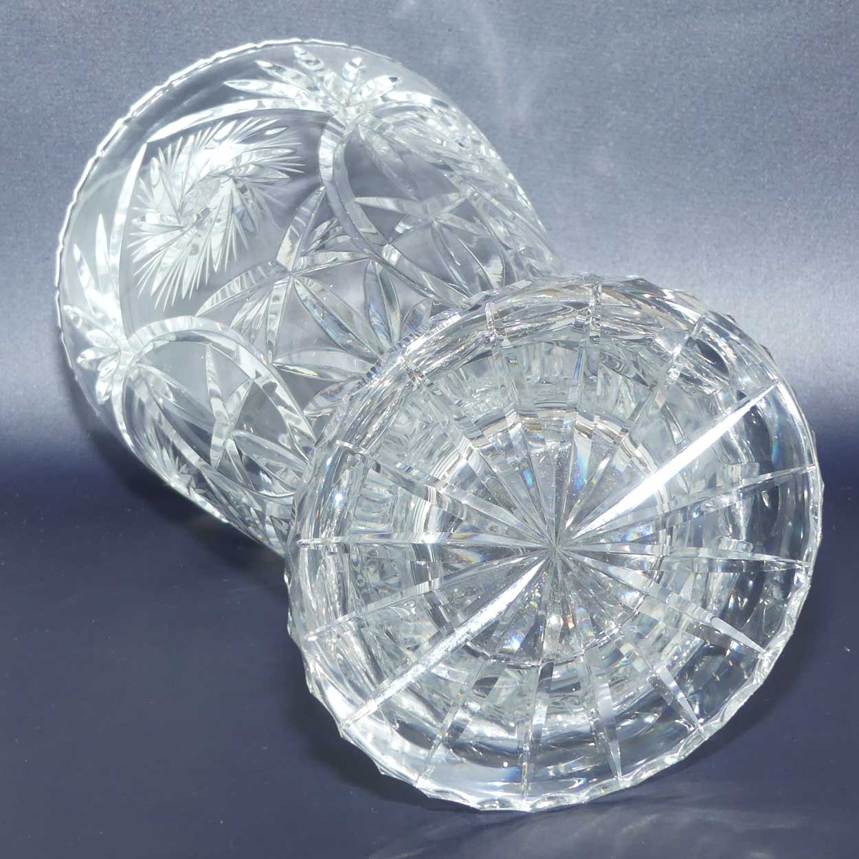 Fine quality pinwheel design large Crystal vase
