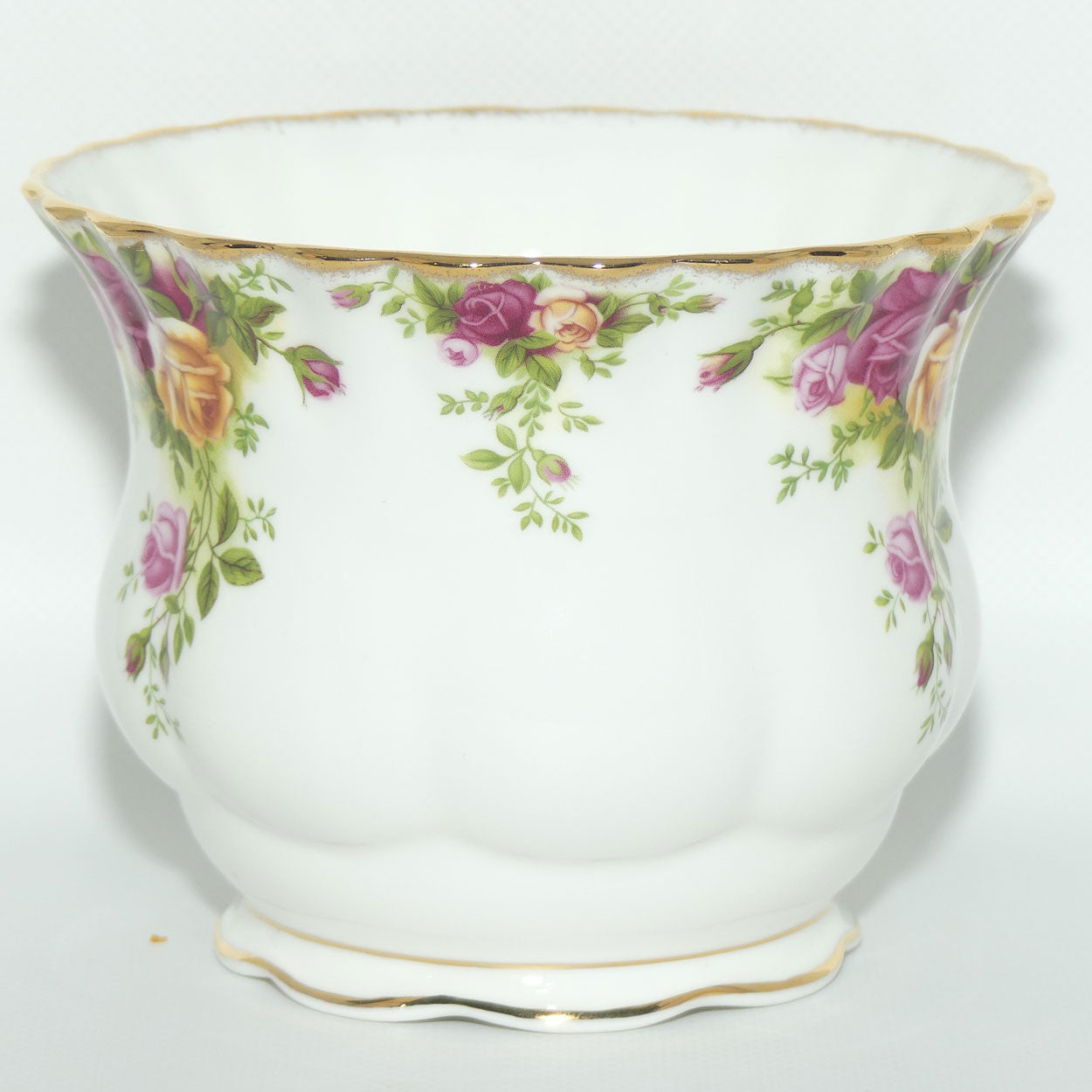 Royal Albert Bone China England Old Country Roses Planter or Footed Jardiniere | © 1962 Royal Albert Ltd backstamp