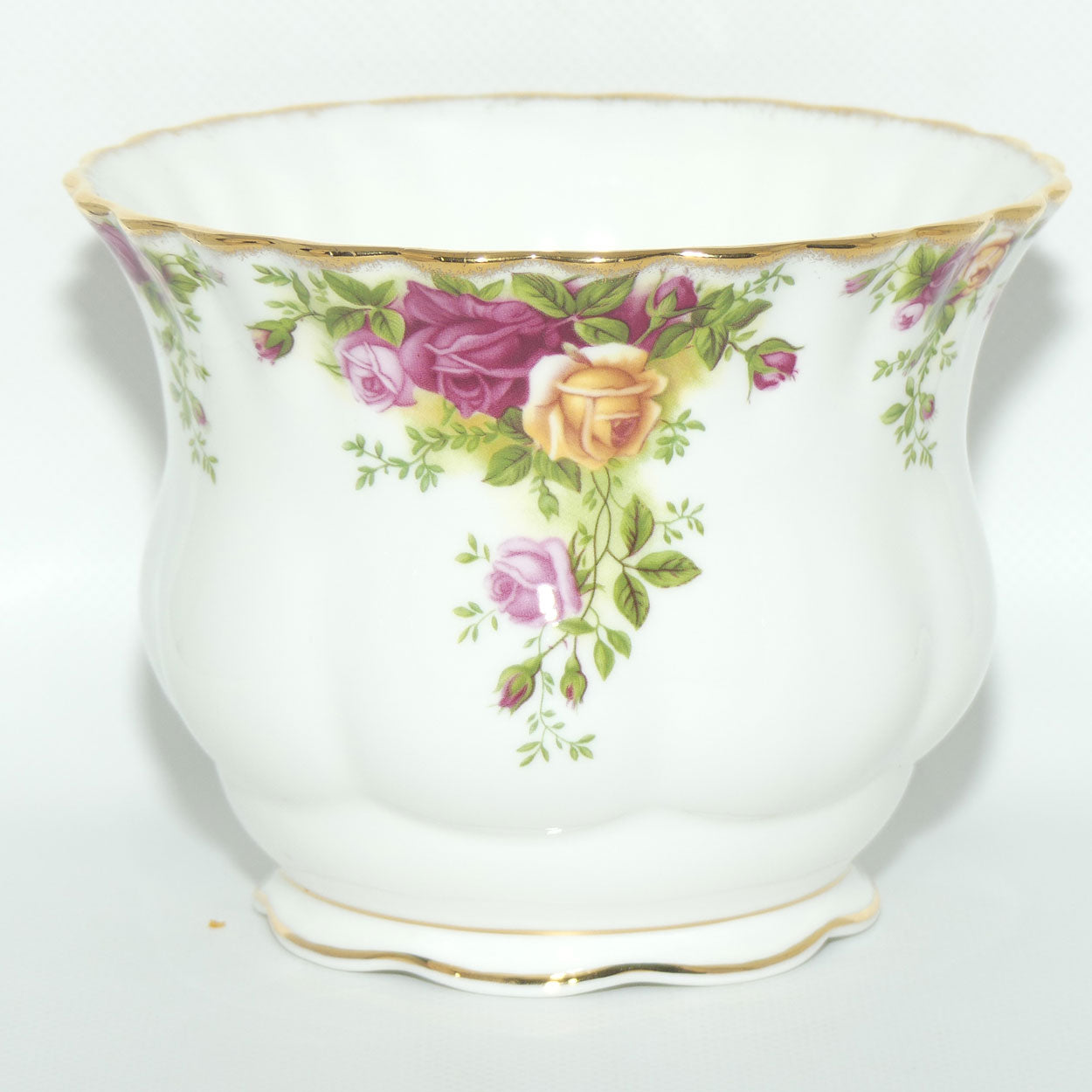 Royal Albert Bone China England Old Country Roses Planter or Footed Jardiniere | © 1962 Royal Albert Ltd backstamp