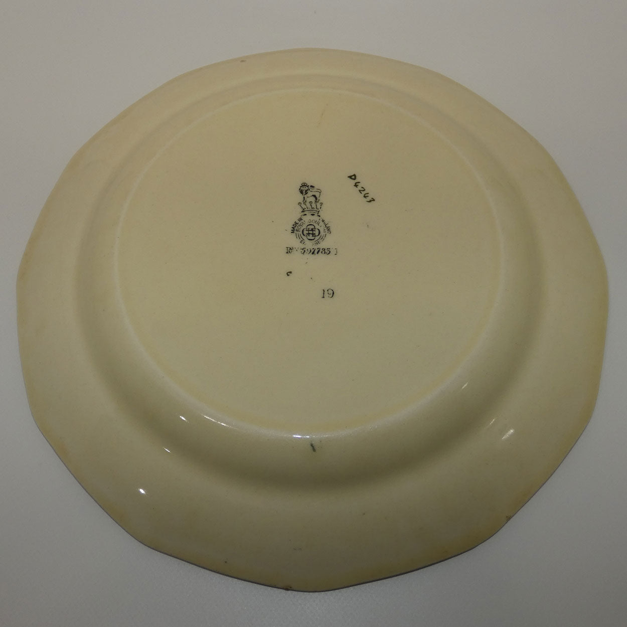 royal-doulton-minstrels-octagonal-plate-d4243
