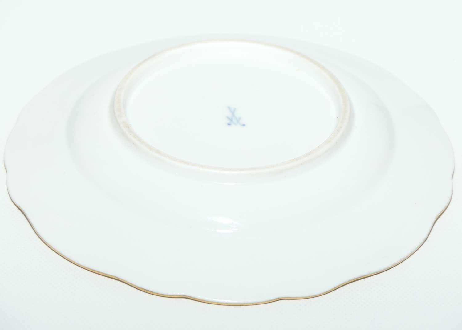 Meissen Blue and White Floral cabinet plate with gilt trim featuring Insects | 15.5cm