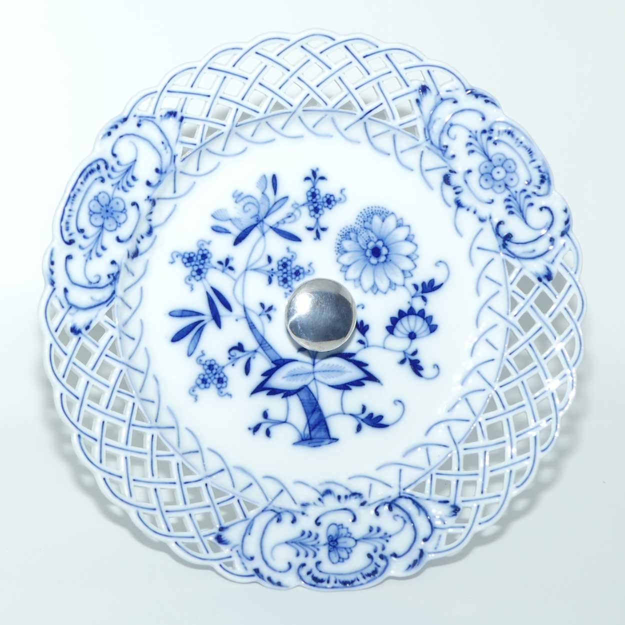 Meissen Blue Onion | Zwiebelmuster pierced gallery platform and Silverplated column fruit stand