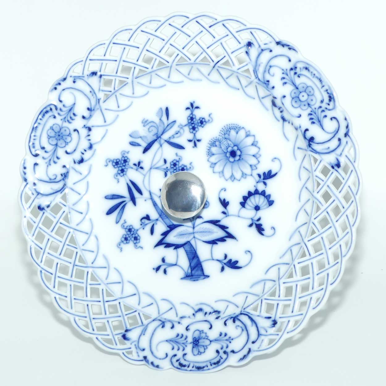 Meissen Blue Onion | Zwiebelmuster pierced gallery platform and Silverplated column fruit stand