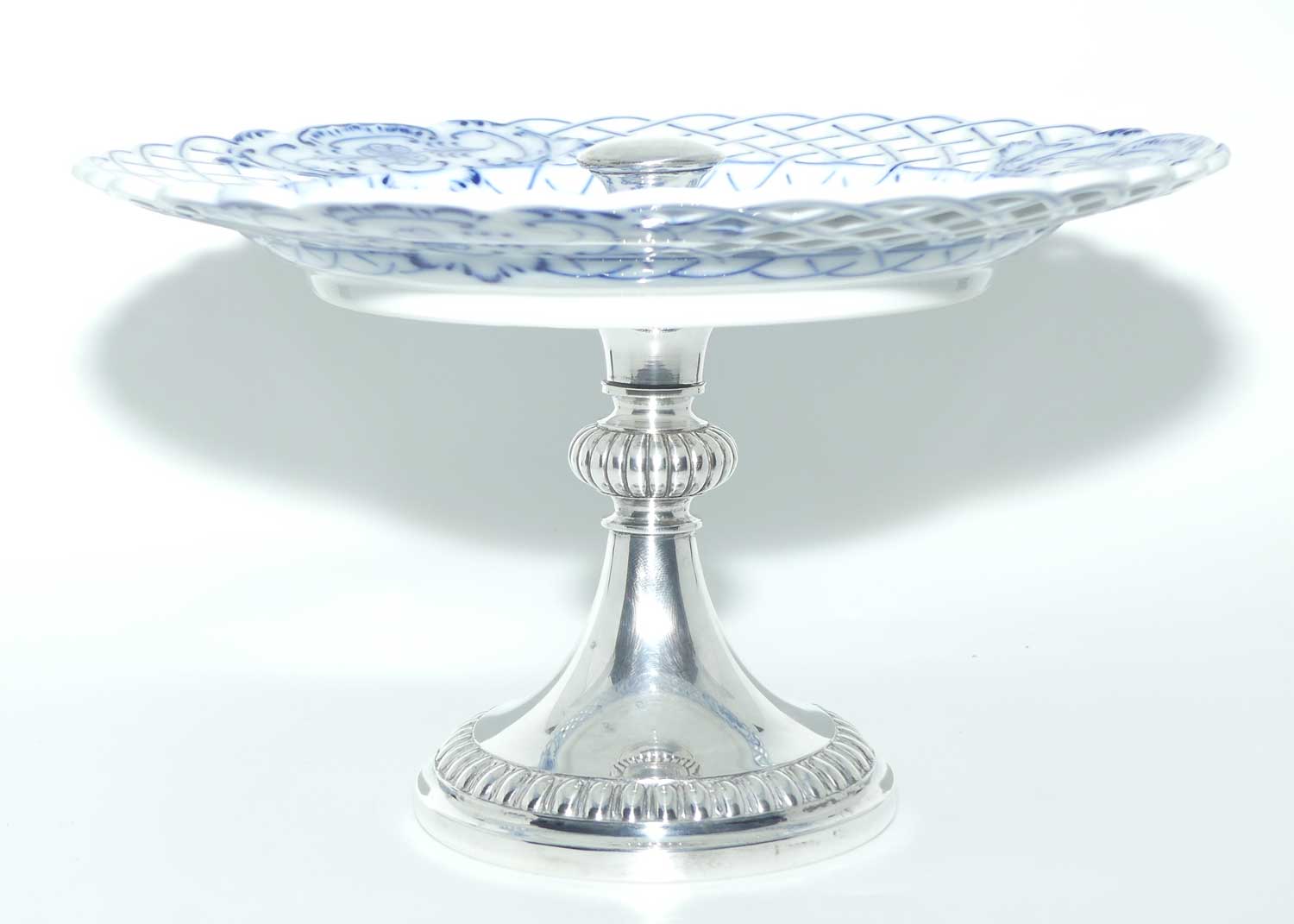 Meissen Blue Onion | Zwiebelmuster pierced gallery platform and Silverplated column fruit stand