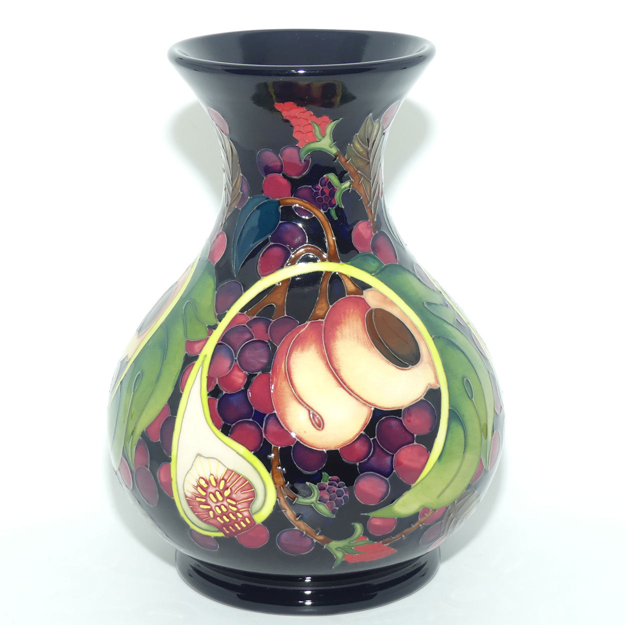 Moorcroft Queens Choice M1/9 vase