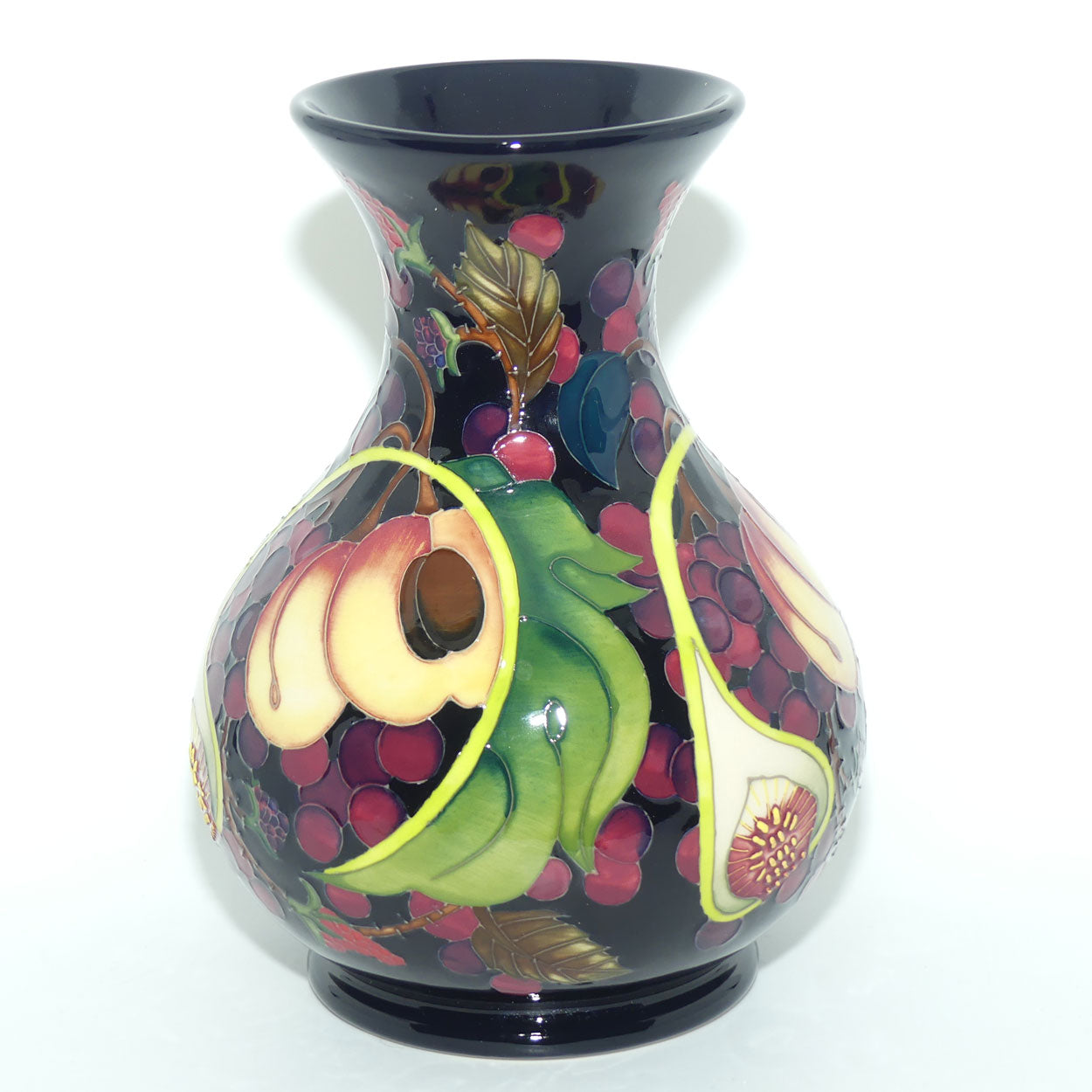 Moorcroft Queens Choice M1/9 vase