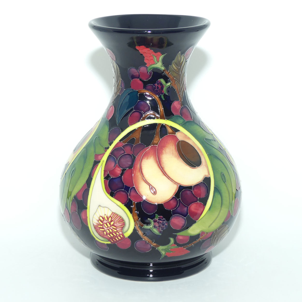 Moorcroft Queens Choice M1/9 vase