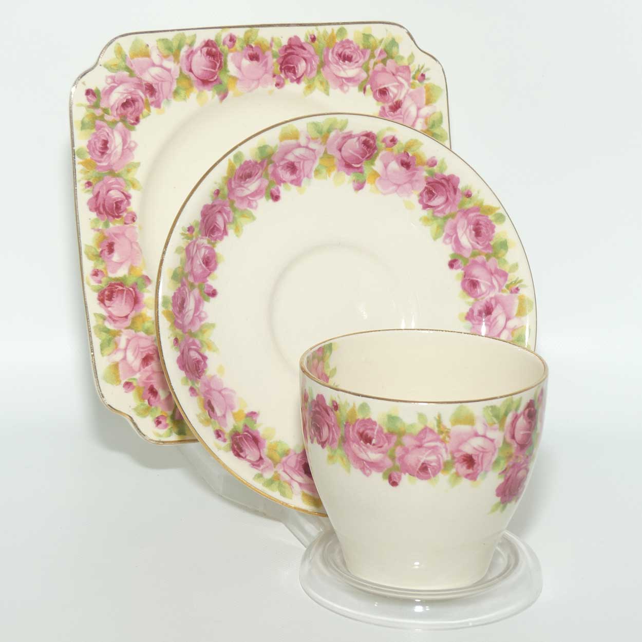 Royal Doulton Raby Rose trio D5533 | Square Plate