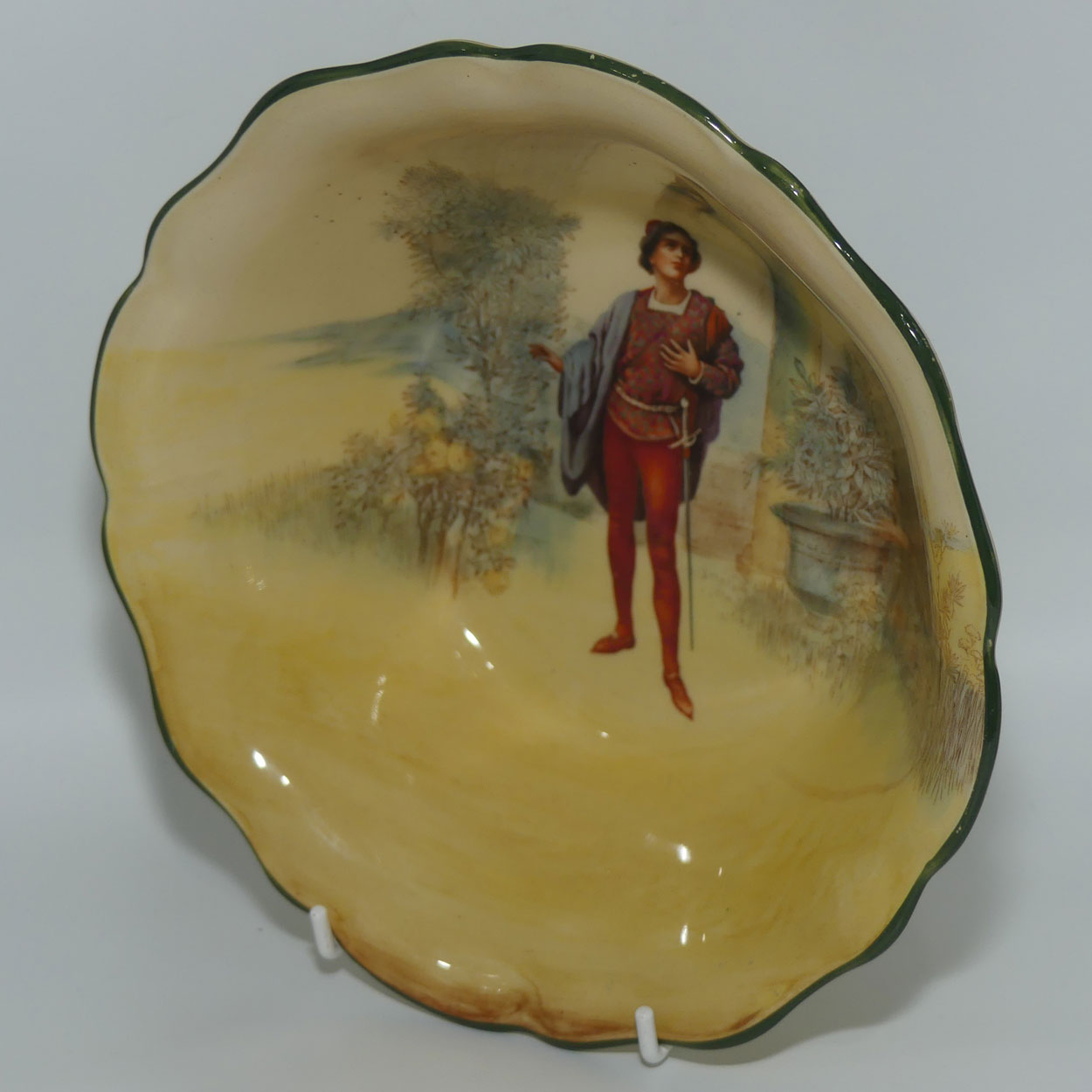 Royal Doulton Shakespearean Romeo fruit bowl D3596