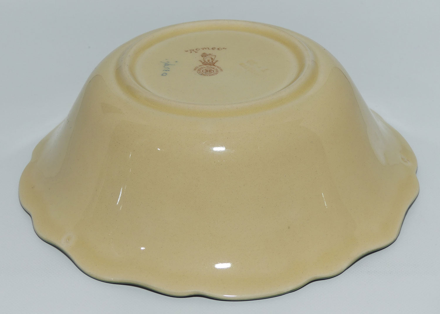 Royal Doulton Shakespearean Romeo fruit bowl D3596