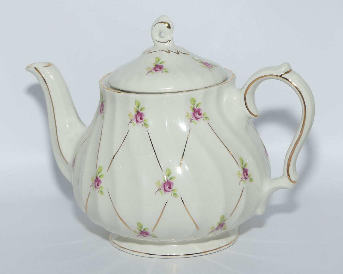 Sadler England Rosebuds tea pot | Classic shape