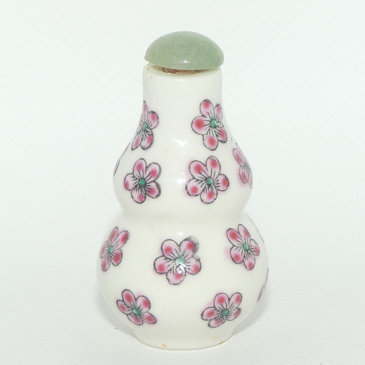 Chinese snuff bottle with greenstone stopper | Double Gourd shape | Floral pattern