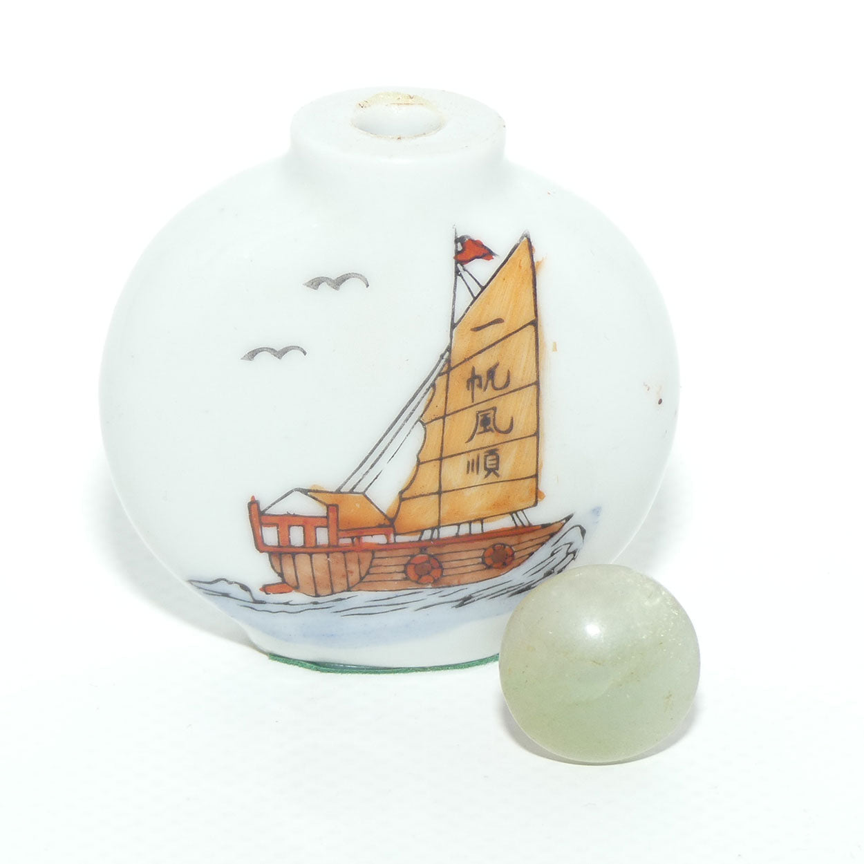 Chinese round shape snuff bottle with greenstone stopper | Chinese Junk Scene