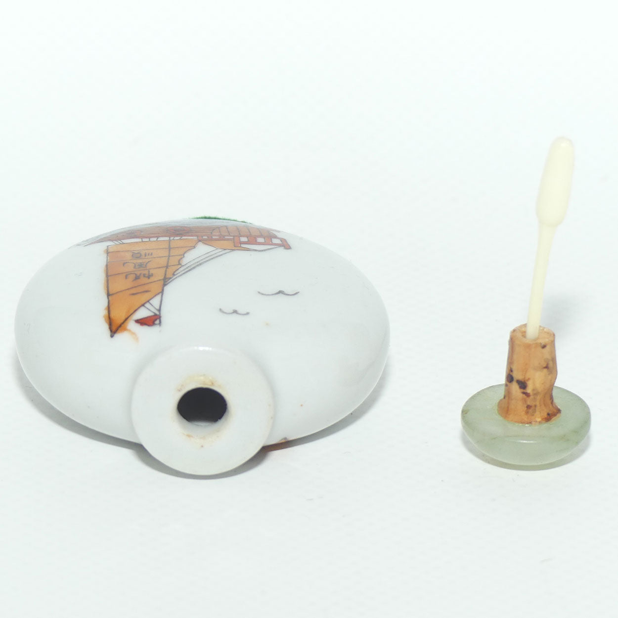 Chinese round shape snuff bottle with greenstone stopper | Chinese Junk Scene