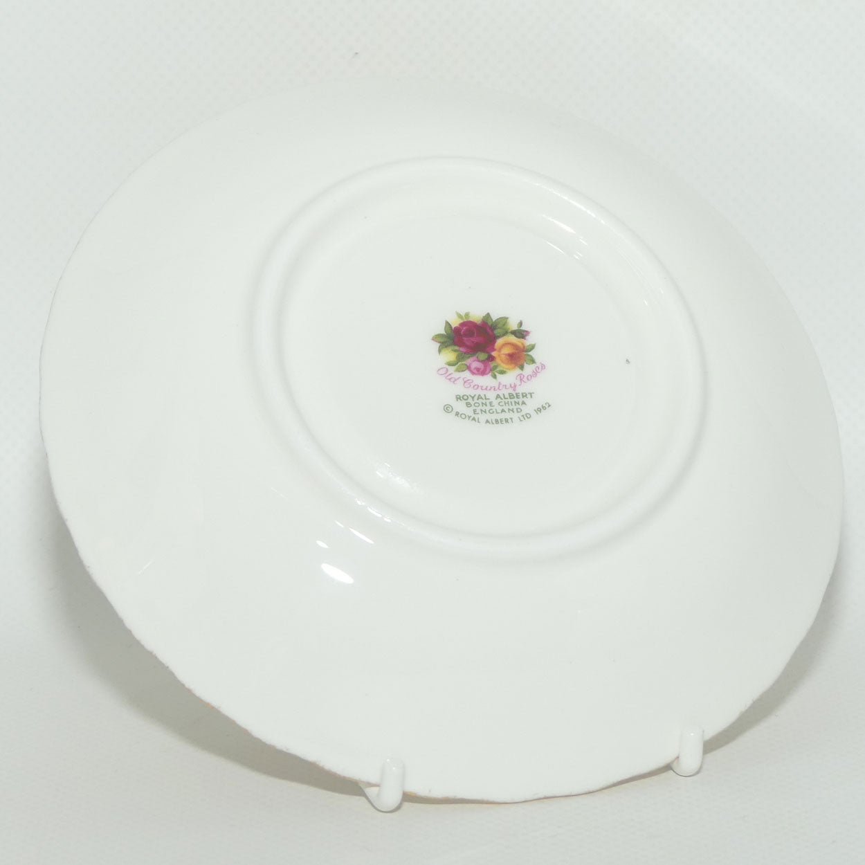 Royal Albert Bone China England Old Country Roses tea saucer | ©1962 Royal Albert Ltd backstamp