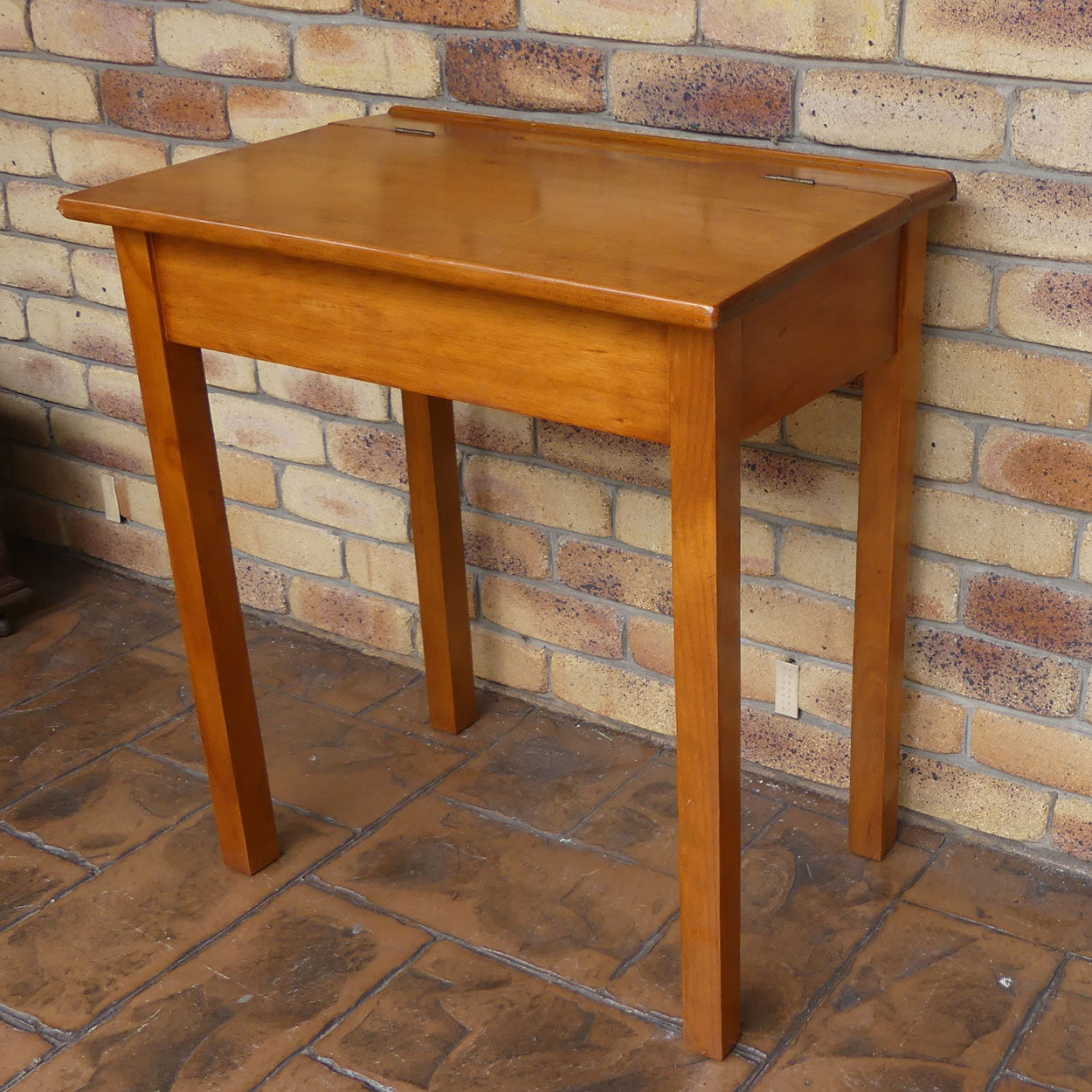 Small Pine School Desk | suit young children