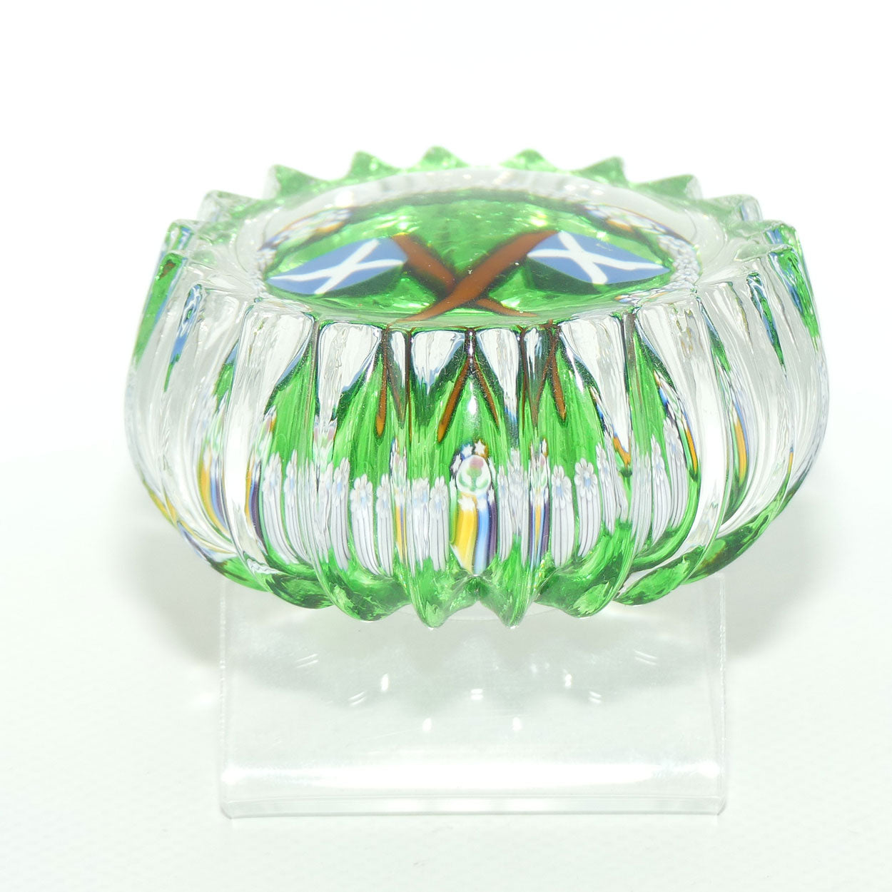 John Deacons Scotland the Brave medium paperweight | Ribbed | Green