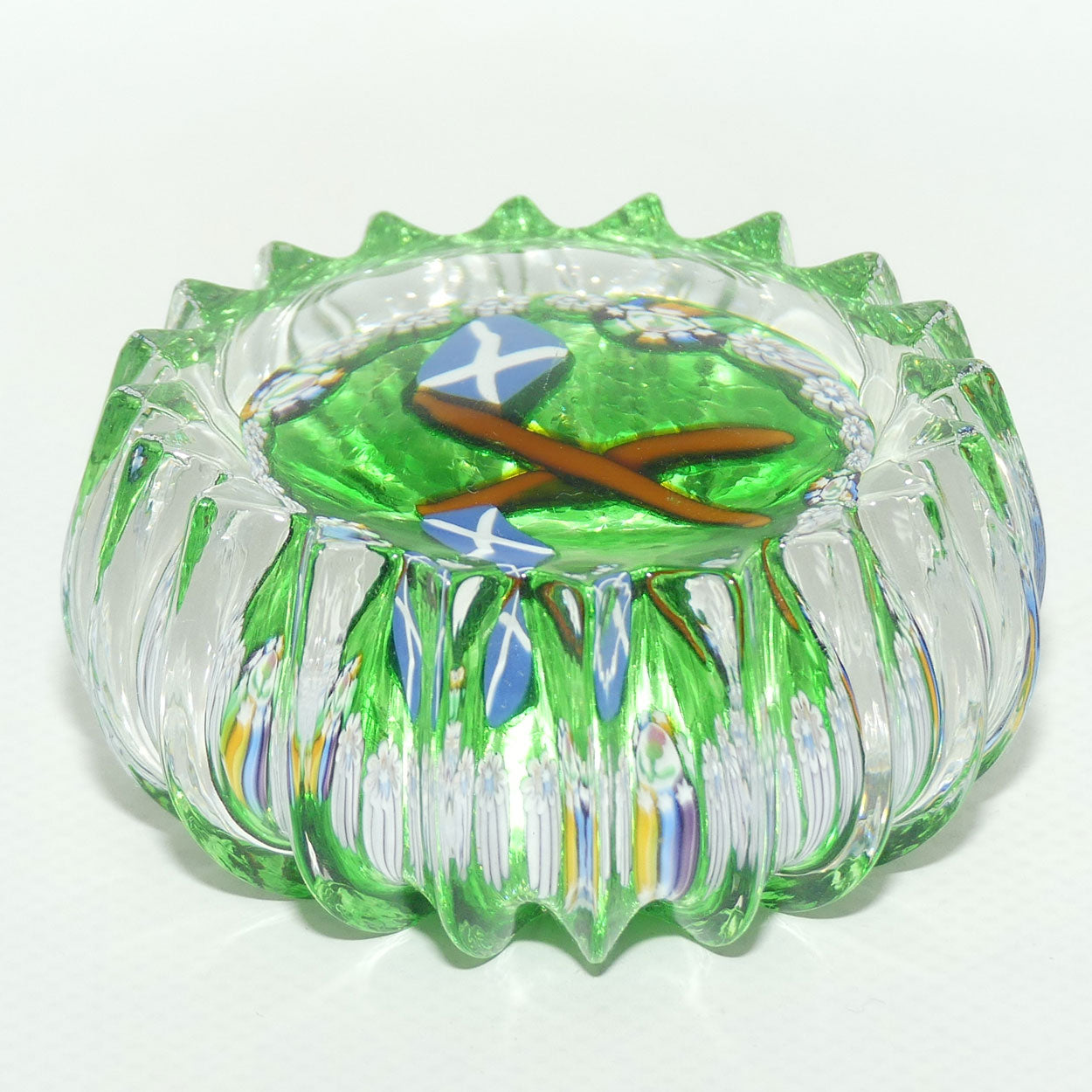 John Deacons Scotland the Brave medium paperweight | Ribbed | Green