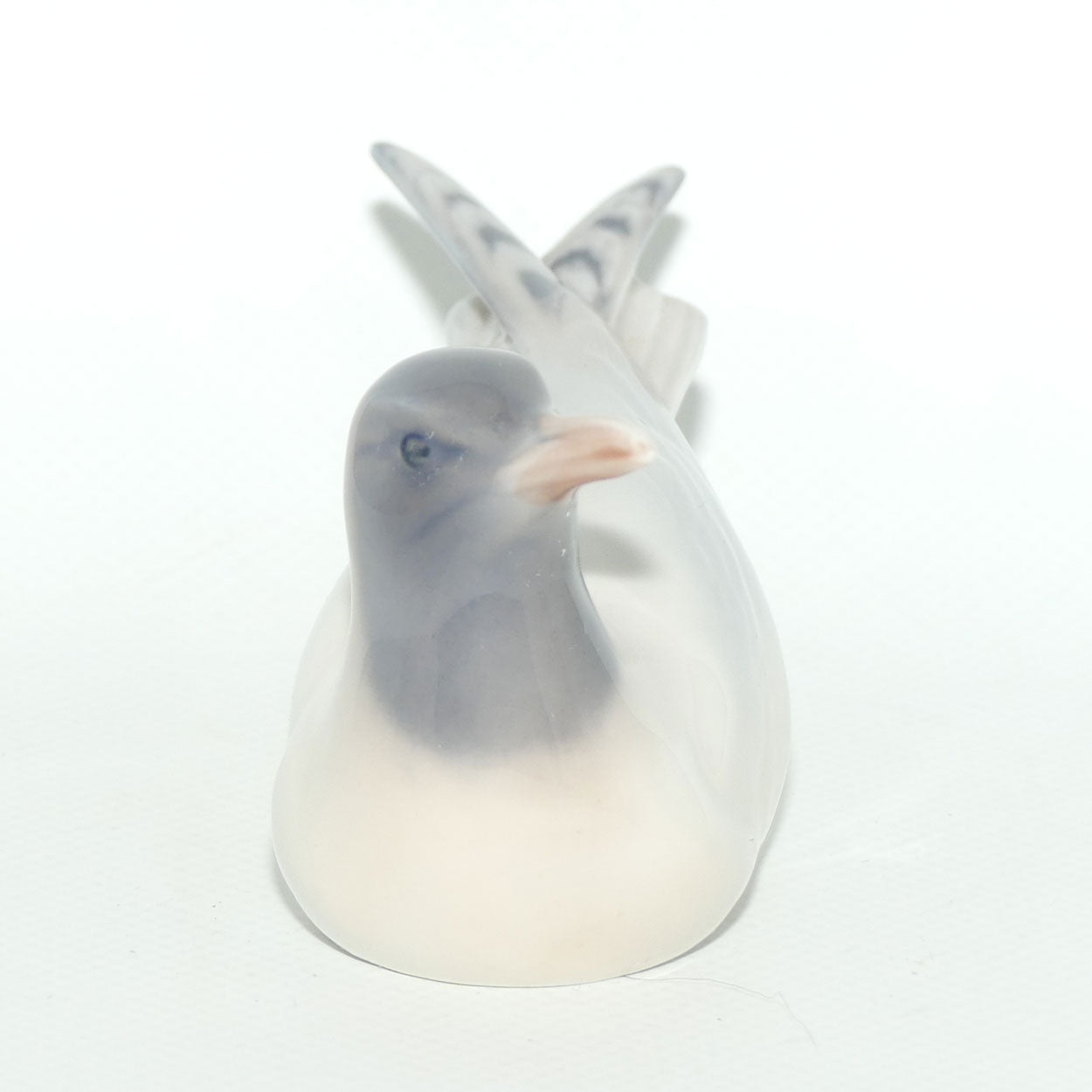 Royal Copenhagen Seagull | Lying | #1468