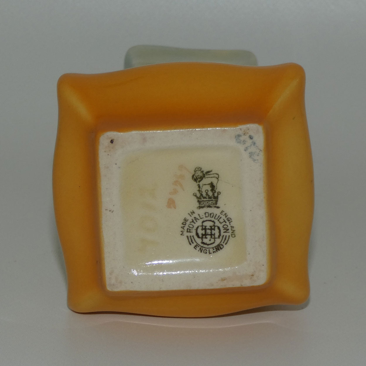 royal-doulton-english-cottages-a-vase-shape-7012-d4987