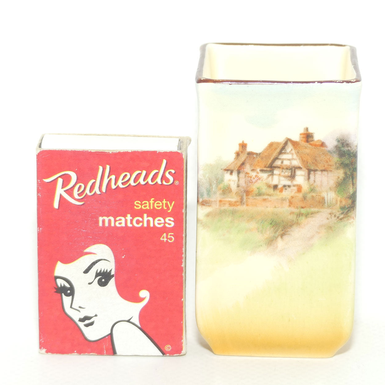 Royal Doulton English Cottages A vase D4987 | Shape 7016