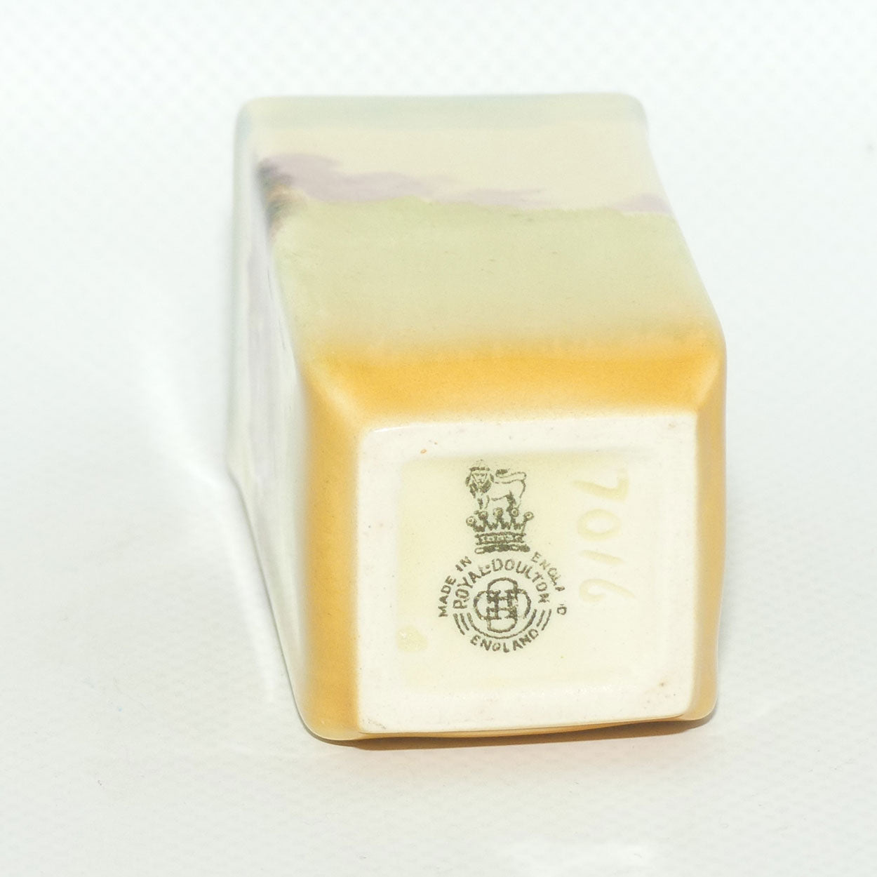 Royal Doulton English Cottages A vase D4987 | Shape 7016