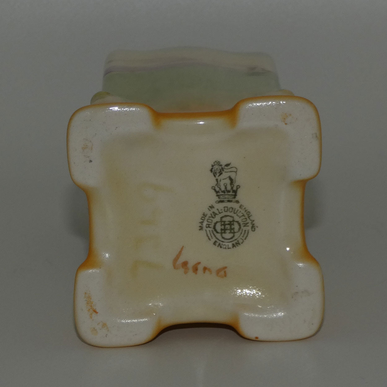 royal-doulton-english-cottages-a-vase-shape-7349-d4987