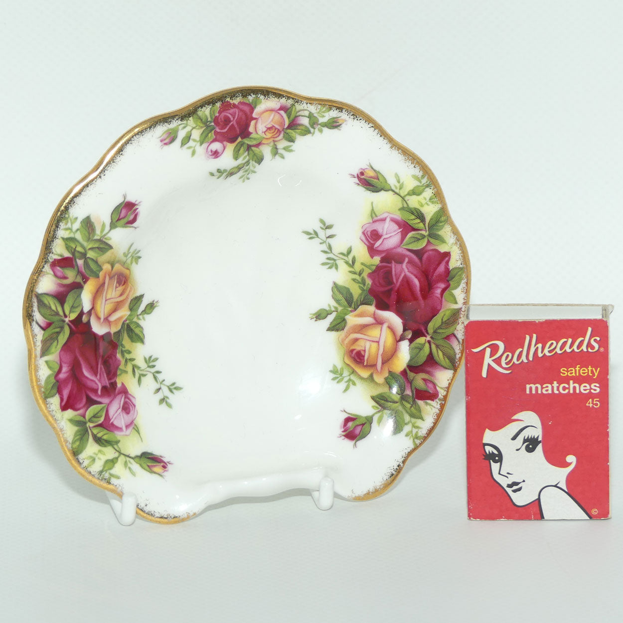 Royal Albert Bone China England Old Country Roses shell shape dish | © 1962 Royal Albert Ltd backstamp