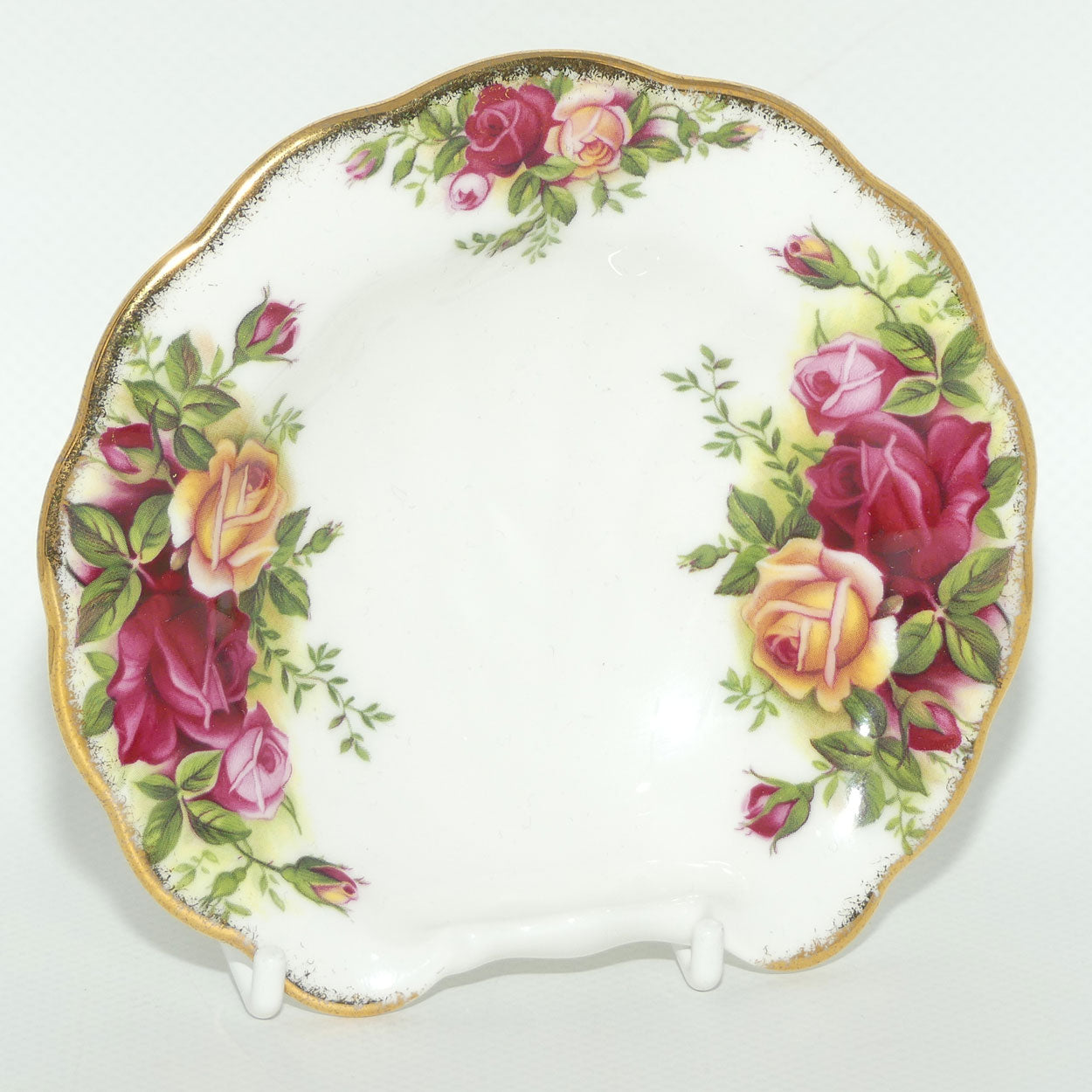 Royal Albert Bone China England Old Country Roses shell shape dish | © 1962 Royal Albert Ltd backstamp