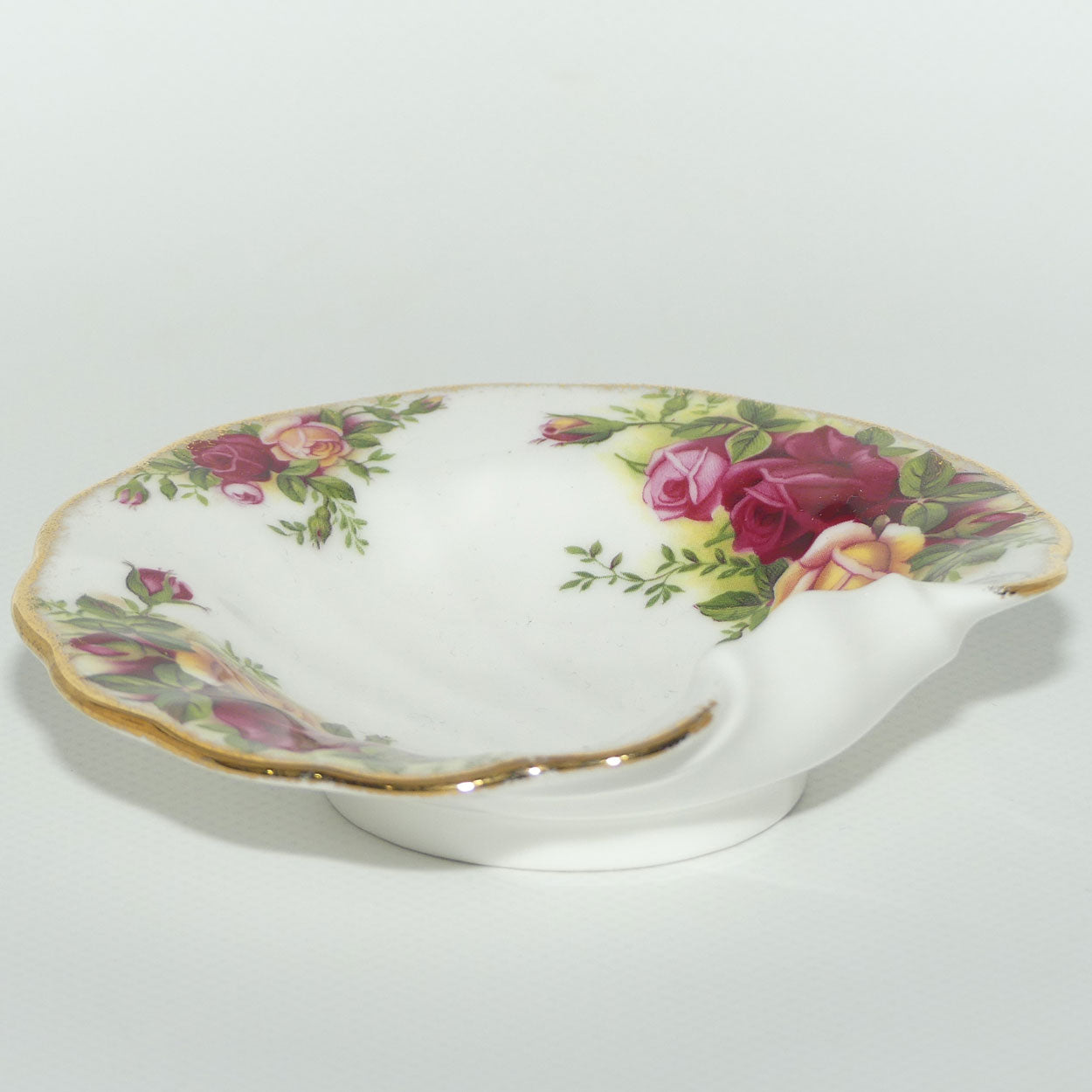 Royal Albert Bone China England Old Country Roses shell shape dish | © 1962 Royal Albert Ltd backstamp