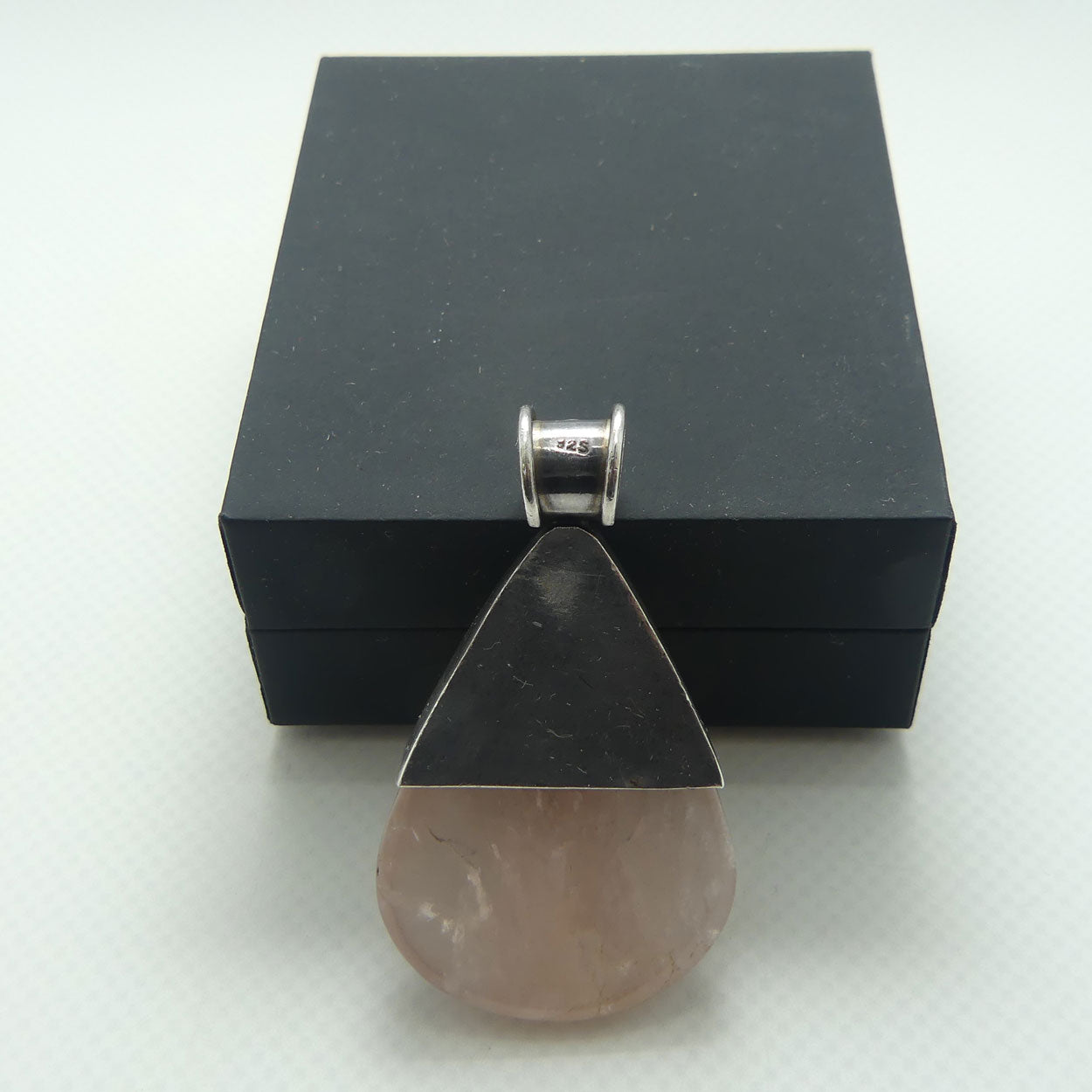 925 Sterling Silver pendant set with Rose Quartz and Pearl