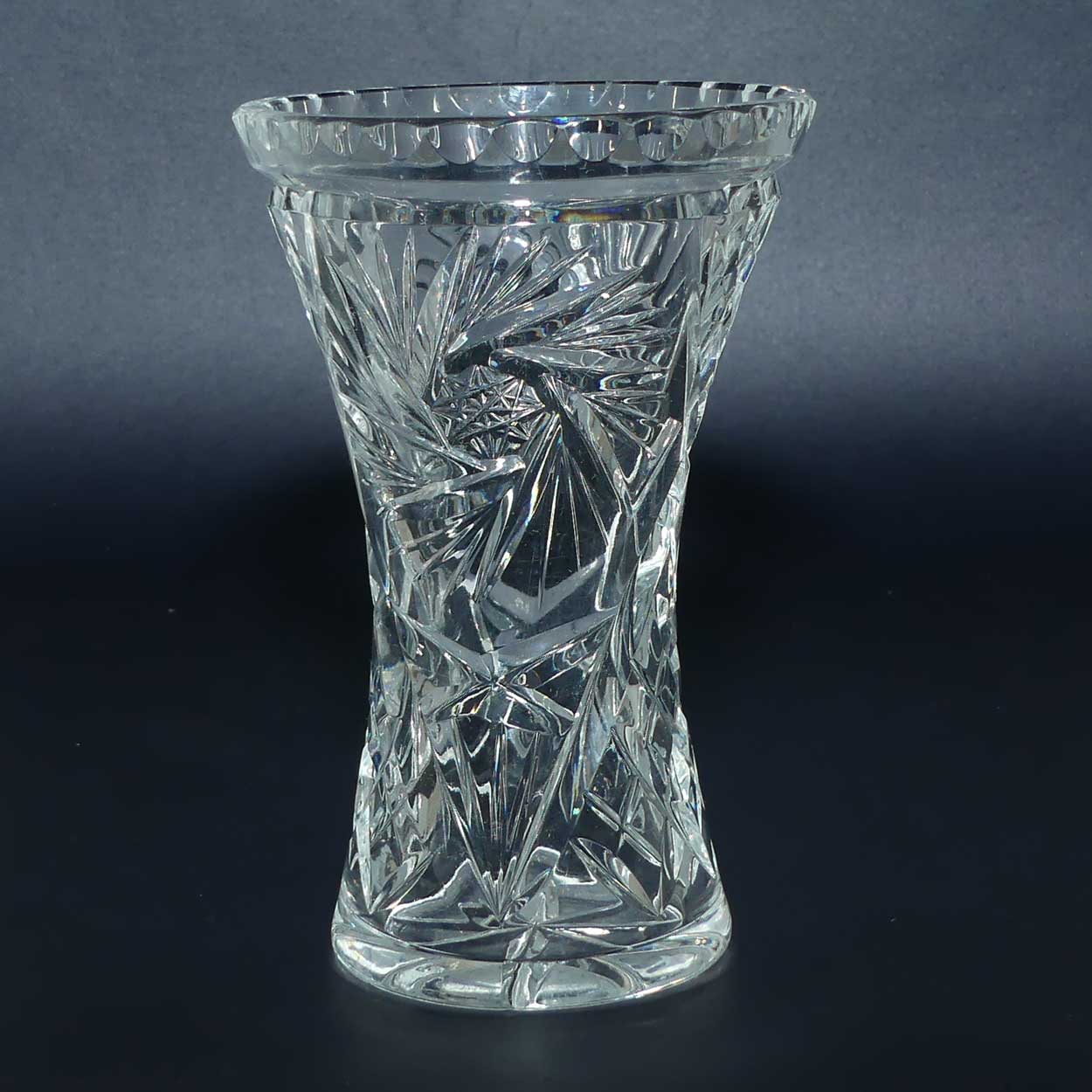 Small Pinwheel or Radial Spoke pattern crystal vase | 13.5cm tall