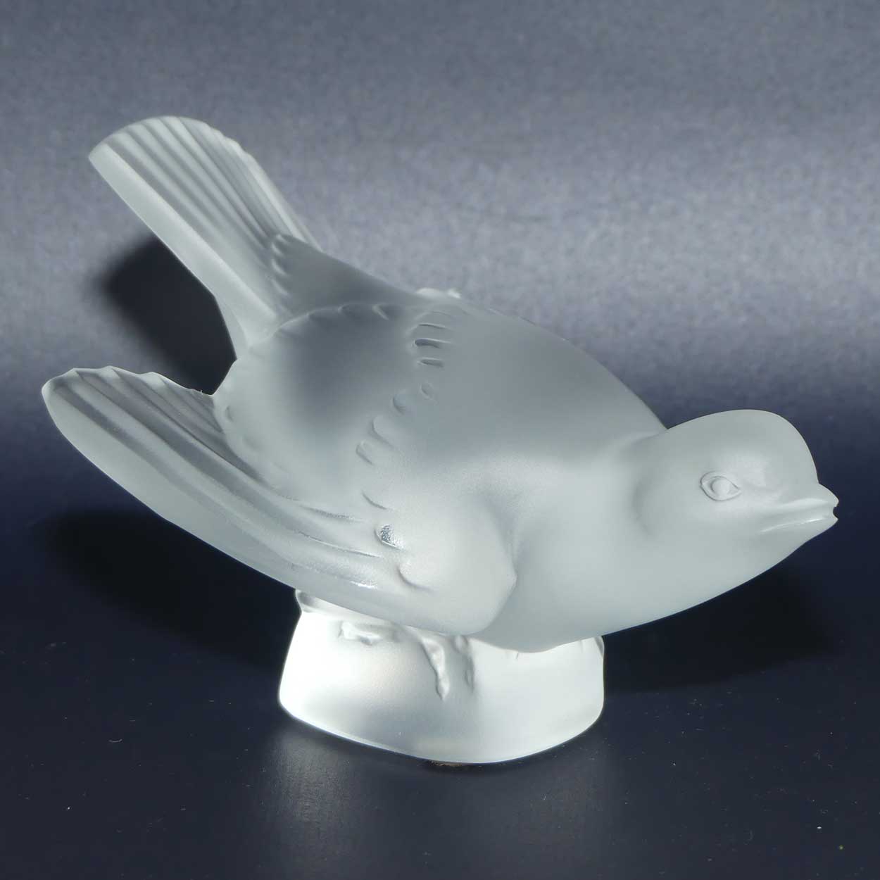 Lalique France figure | Sparrow with Wings Out