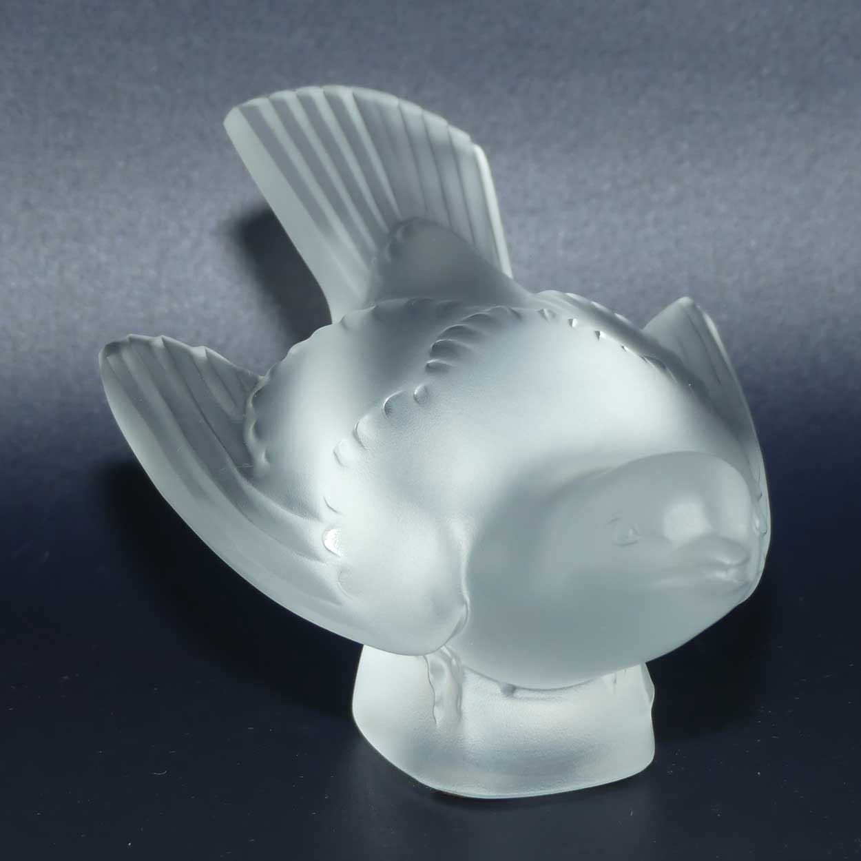 Lalique France figure | Sparrow with Wings Out